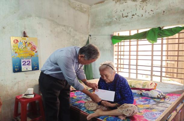 Sơn Tịnh: Thăm, tặng quà nhân Tháng hành động vì người cao tuổi Việt Nam năm 2020