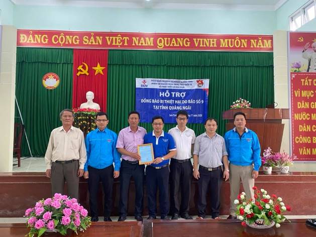 Ngân hàng BIDV trao quà hỗ trợ tại xã Tịnh Bắc