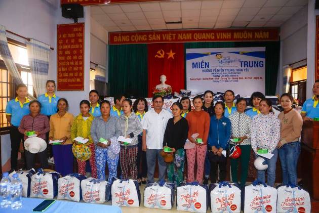 Đoàn thiện nguyện Hành trình kết nối yêu thương Việt Nam trao quà tại xã Tịnh Minh