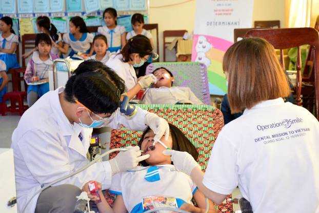 Khám, chữa răng miễn phí cho 650 học sinh Trường Tiểu học Tịnh Hà, huyện Sơn Tịnh