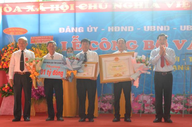 Sơn Tịnh: Xã Tịnh Phong đón nhận danh hiệu xã đạt chuẩn nông thôn mới