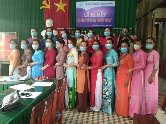 Sơn Tịnh: Hội LHPN xã Tịnh Phong ra mắt mô hình “Tủ áo dài truyền thống”