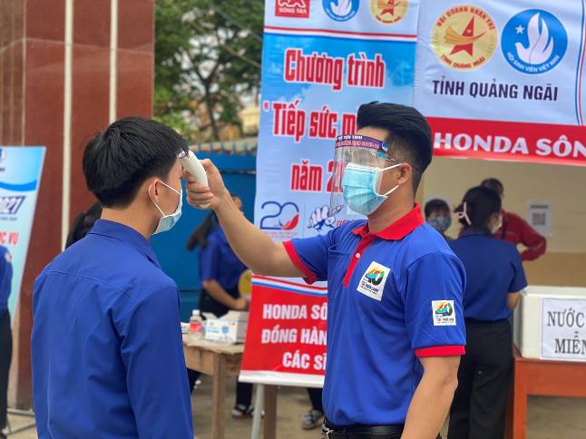 Huyện đoàn Sơn Tịnh hỗ trợ thí sinh thi tốt nghiệp THPT tại trường THPT Ba Gia