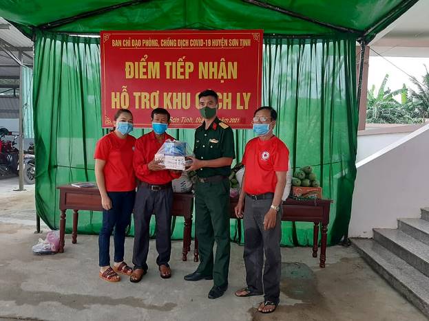 Hội Chữ Thập đỏ huyện Sơn Tịnh hỗ trợ nhu yếu phẩm cho Khu cách ly y tế tập trung của huyện Sơn Tịnh