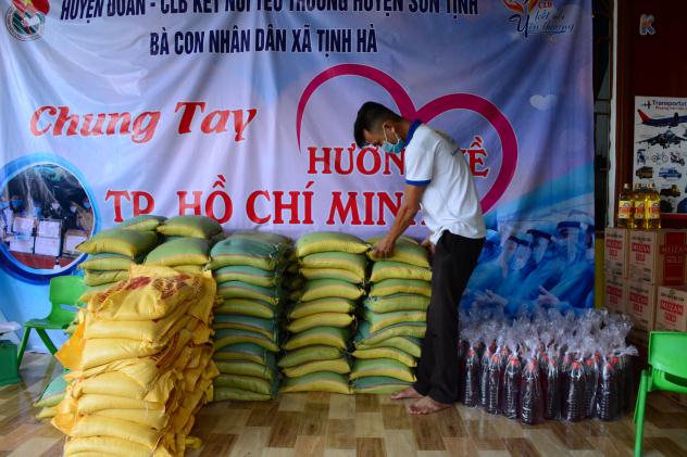 Người dân Sơn Tịnh gửi tặng thực phẩm vào Thành phố Hồ Chí Minh