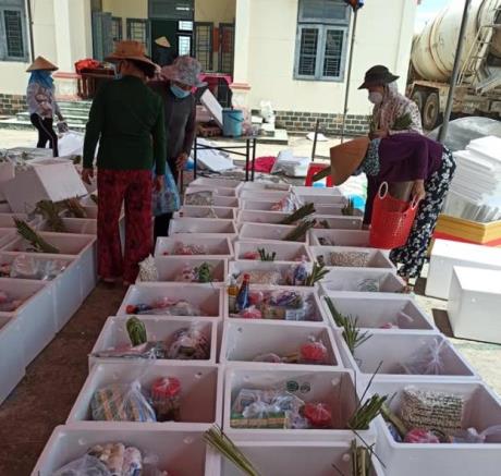 Sơn Tịnh: Xã Tịnh Thọ gửi 300 suất quà vào Thành phố Hồ Chí Minh