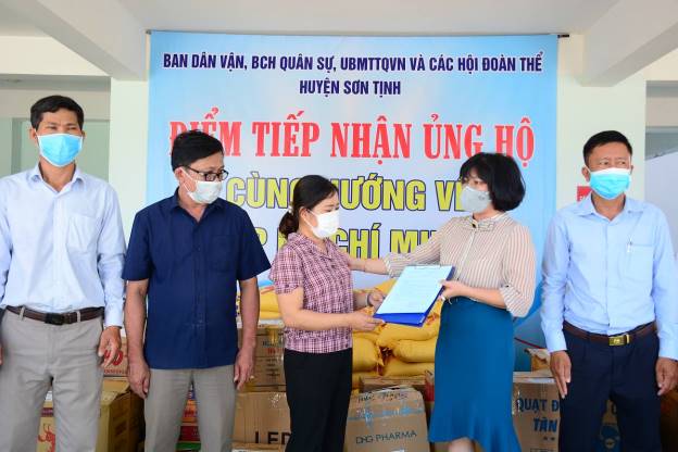Cán bộ và Nhân dân xã Tịnh Giang ủng hộ Quỹ vắc xin phòng, chống dịch Covid-19 và đồng bào Thành phố Hồ Chí Minh