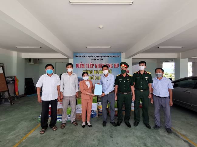 UBMTTQVN xã Tịnh Giang ủng hộ 150 suất quà cho người dân Thành phố Hồ Chí Minh