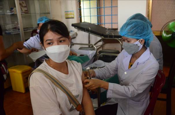 Sơn Tịnh tổ chức tiêm vaccine Covid-19 đợt 10 cho công nhân Visip và cán bộ, công chức, viên chức