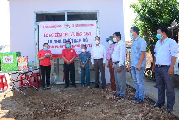 Hội CTĐ tỉnh nghiệm thu và bàn giao nhà cho hộ có hoàn cảnh khó khăn ở huyện Sơn Tịnh