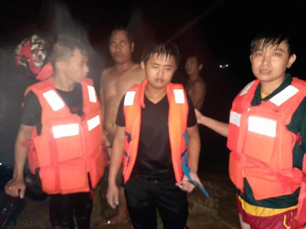 Sơn Tịnh: Kịp thời cứu 2 công nhân đi làm về bị nước cuốn trôi