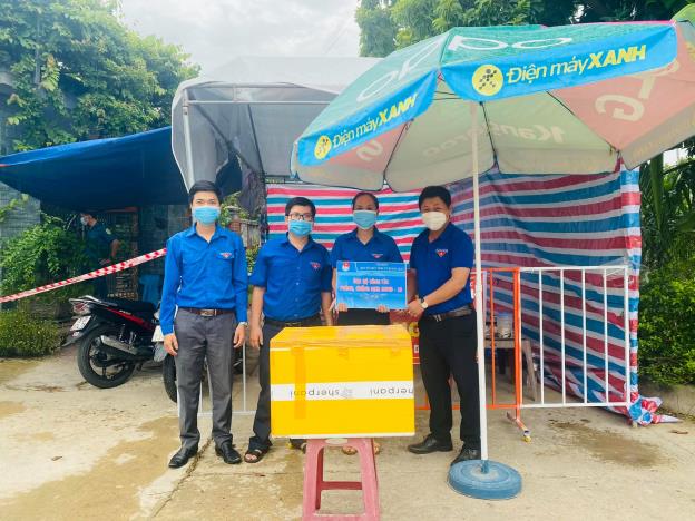 Các đội hình thanh niên tình nguyện trên địa bàn huyện Sơn Tịnh tiếp tục triển khai thực hiện nhiều hoạt động trong công tác phòng, chống dịch bệnh Covid-19