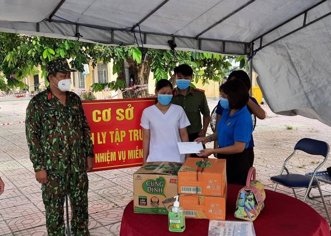LĐLĐ huyện Sơn Tịnh hỗ trợ lực lượng phòng chống dịch Covid-19