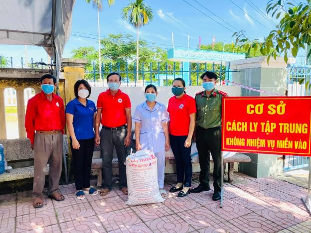 Hội Chữ thập đỏ huyện Sơn Tịnh ủng hộ 500 kg gạo cho công tác phòng, chống dịch Covid-19