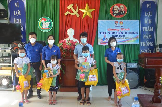 Huyện đoàn Sơn Tịnh tổ chức chương trình tiếp sức đến trường năm học 2021 – 2022