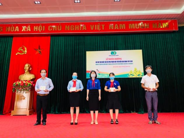 Sơn Tịnh có 4 giáo viên được Trung ương Đoàn TNCS Hồ Chí Minh trao tặng Huy hiệu Phụ trách giỏi