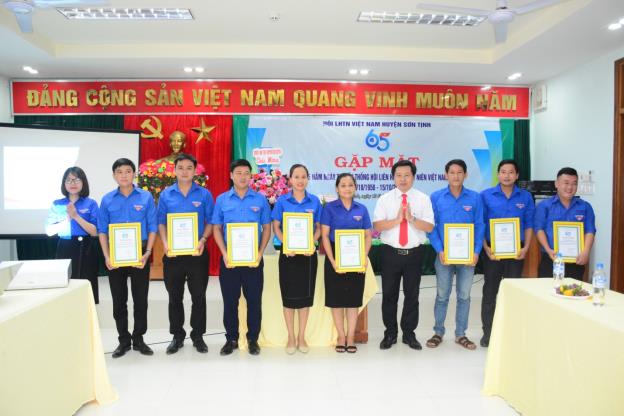 Hội LHTN Việt Nam huyện Sơn Tịnh tổ chức gặp mặt 65 năm ngày truyền thống Hội LHTN Việt Nam
