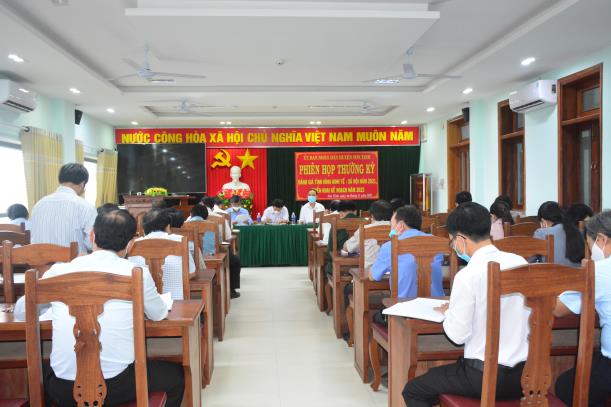 UBND huyện Sơn Tịnh tổ chức phiên họp thường kỳ đánh giá tình hình kinh tế - xã hội năm 2021, triển khai kế hoạch năm 2022