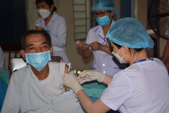 Huyện Sơn Tịnh tổ chức tiêm vắc xin phòng, chống dịch Covid-19 đợt 36 năm 2021