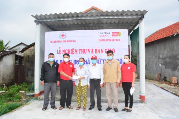 Hội Chữ thập đỏ tỉnh Quảng Ngãi bàn giao 2 nhà cho hộ nghèo ở huyện Sơn Tịnh