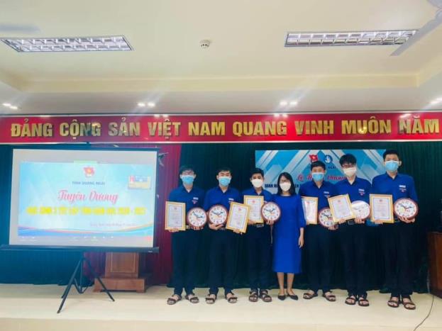 Huyện đoàn Sơn Tịnh tổ chức điểm cầu tham dự lễ kỷ niệm 72 năm Ngày Truyền thống học sinh, sinh viên và Hội Sinh viên Việt Nam
