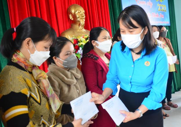 LĐLĐ tỉnh Quảng Ngãi tổ chức chương trình “Tết sum vầy – Xuân bình an 2022” tại huyện Sơn Tịnh