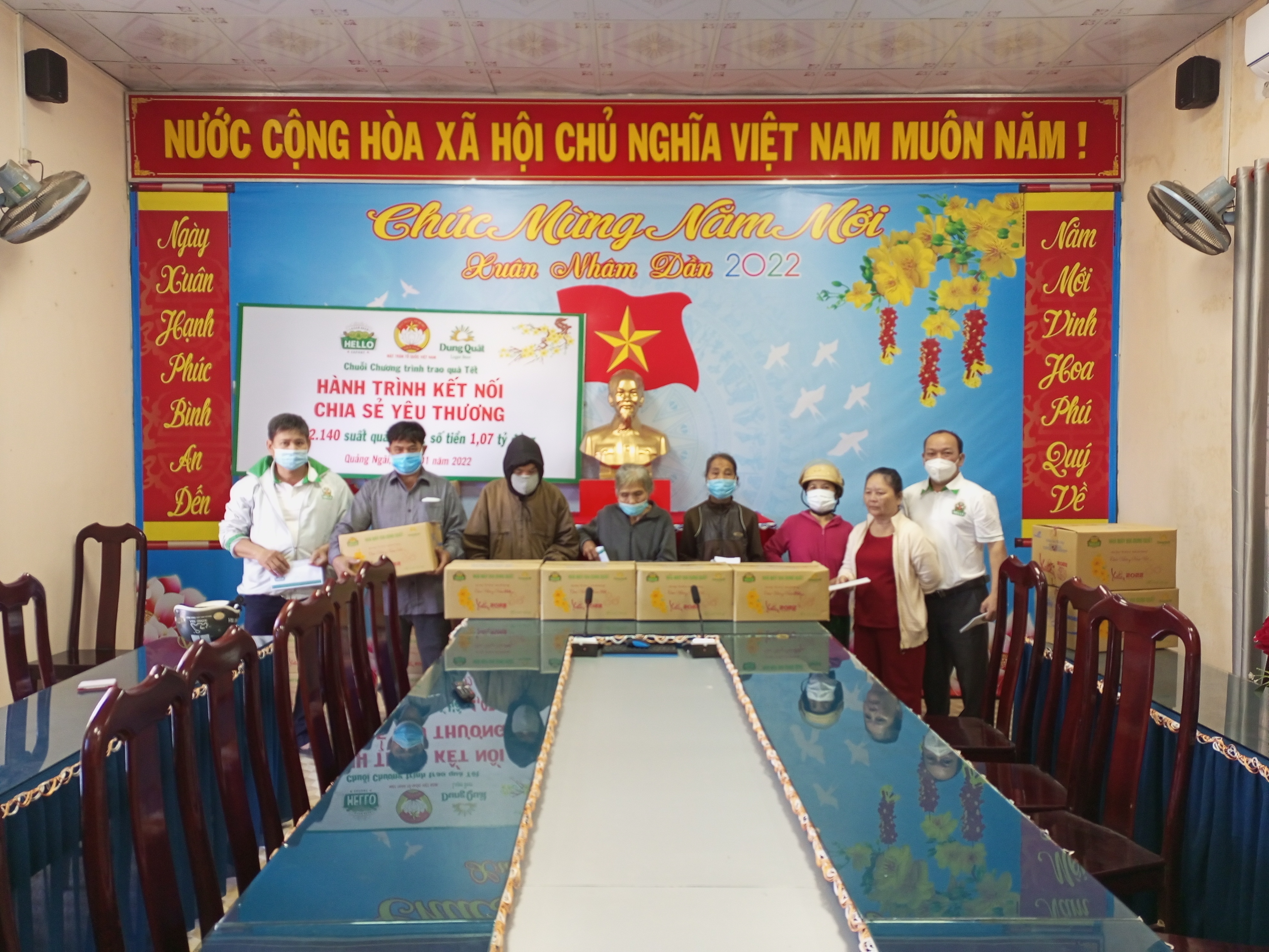 Công ty đường Quảng Ngãi trao quà Tết tại huyện Sơn Tịnh