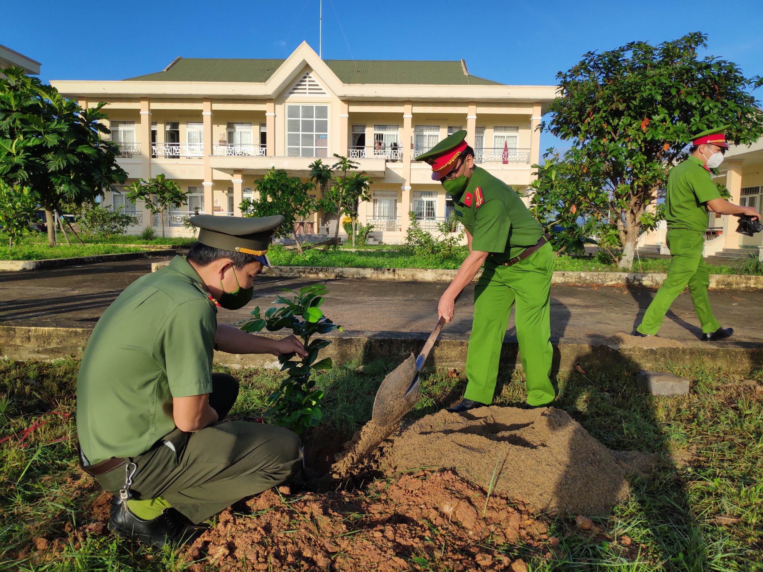 Công an huyện Sơn Tịnh tổ chức Lễ phát động ra quân “Tết trồng cây” Xuân Nhâm Dần năm 2022