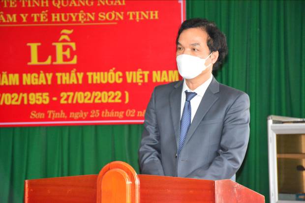 Trưởng Ban Tuyên giáo Tỉnh ủy Đặng Ngọc Dũng đến thăm Trung tâm Y tế huyện Sơn Tịnh nhân Ngày Thầy thuốc Việt Nam