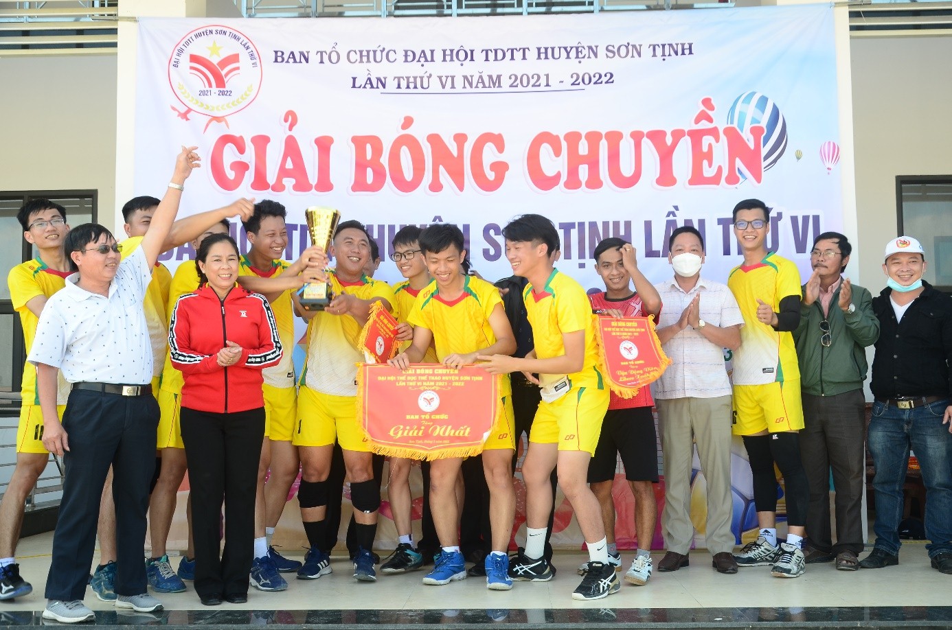 Bế mạc giải bóng chuyền nam Đại hội TDTT huyện Sơn Tịnh lần thứ VI năm 2022
