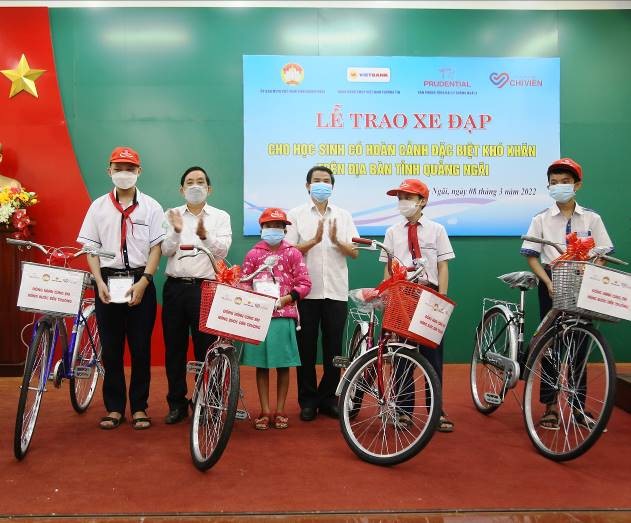 Ủy ban MTTQVN tỉnh Quảng Ngãi trao tặng xe đạp cho học sinh có hoàn cảnh khó khăn