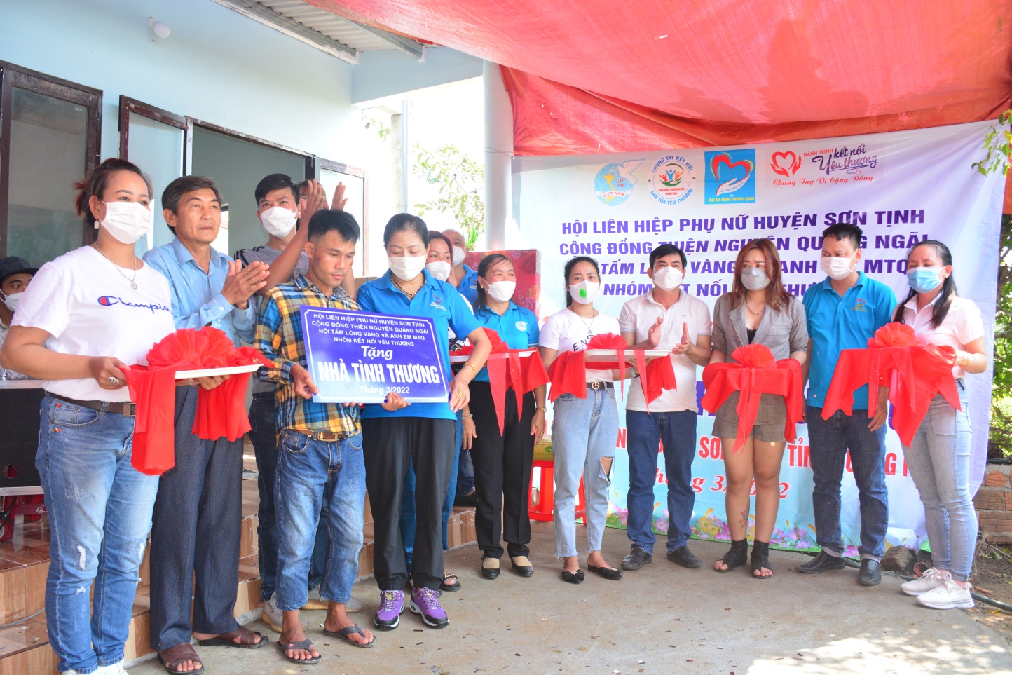 Sơn Tịnh: Trao tặng nhà tình thương cho trẻ em nghèo xã Tịnh Bình