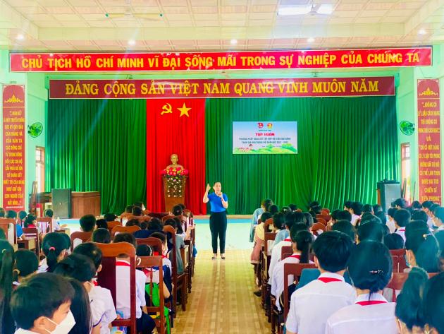 Huyện Đoàn Sơn Tịnh tổ chức Chương trình tập huấn Phương pháp đoàn kết tập hợp đội viên nhi đồng