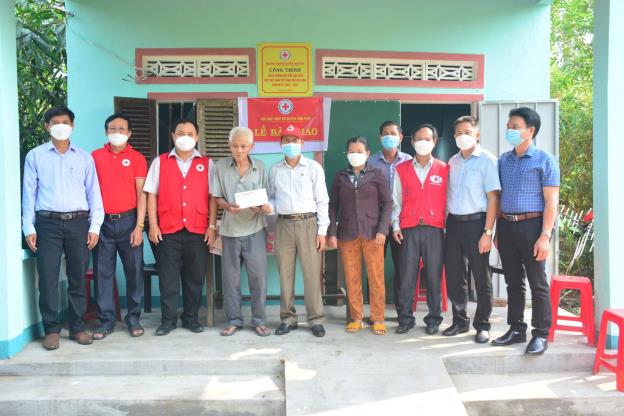 Hội Chữ thập đỏ huyện Sơn Tịnh bàn giao nhà ở cho hộ nghèo