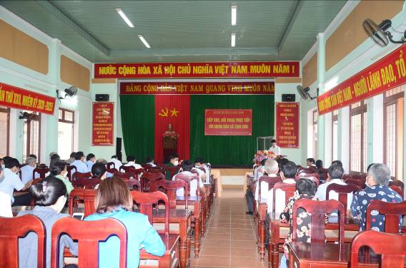 Bí thư Huyện ủy Sơn Tịnh tiếp xúc, đối thoại trực tiếp với nhân dân xã Tịnh Sơn