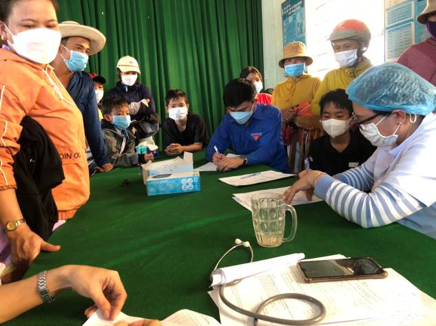 Huyện Sơn Tịnh tiêm vắc xin phòng, chống dịch covid-19 cho trẻ em từ 6 đến dưới 12 tuổi