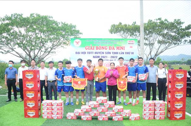 Sơn Tịnh bế mạc giải bóng đá mini đại hội thể dục thể thao huyện lần thứ 6