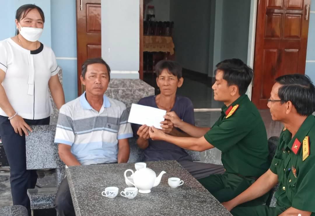 Sơn Tịnh: Hơn 15 triệu đồng hỗ trợ cựu quân nhân mắc bệnh hiểm nghèo
