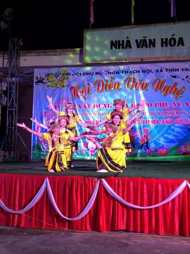 Phụ nữ thôn Thạch Nội, xã Tịnh Trà tổ chức đêm văn nghệ gây quỹ xây dựng mái ấm tình hương