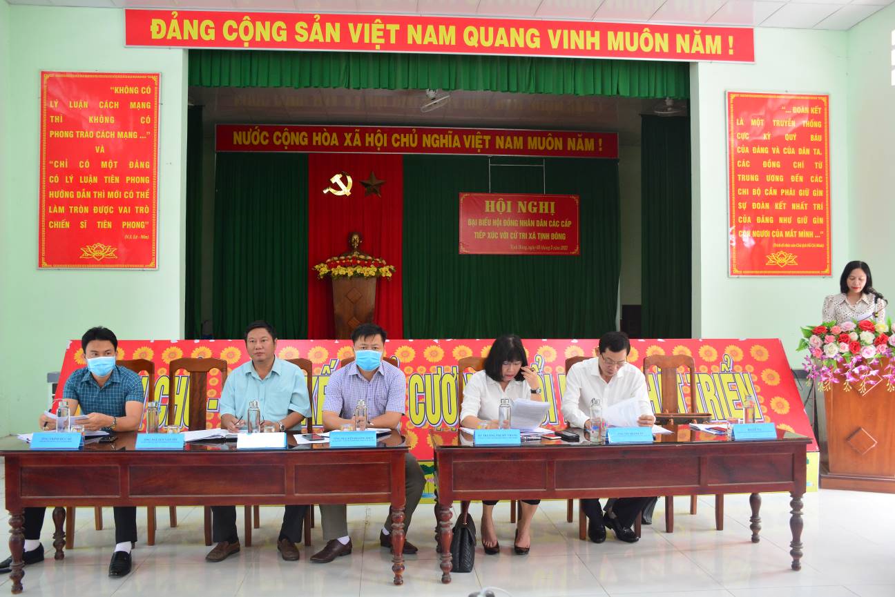 Tổ đại biểu HĐND tỉnh và huyện Sơn Tịnh tiếp xúc cử tri tại xã Tịnh Đông