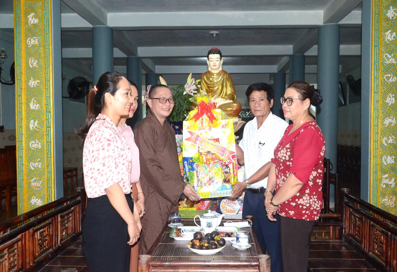 Sơn Tịnh: Thăm, chúc mừng các tổ chức, chức sắc Phật giáo
