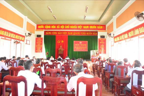 Đại biểu HĐND tỉnh, huyện tiếp xúc cử tri tại xã Tịnh Sơn