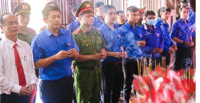 Bác sĩ Phan Việt Cường được tuyên dương “Thanh niên tiên tiến làm theo lời Bác” tỉnh Quảng Ngãi năm 2022