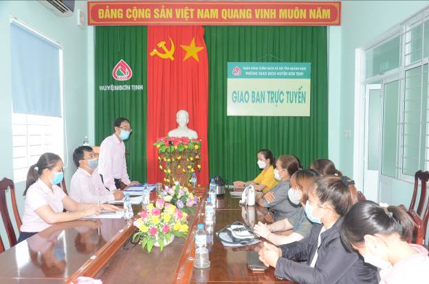 Phòng giao dịch Ngân hàng chính sách xã hội huyện Sơn Tịnh giải ngân chương trình tín dụng theo Nghị quyết 11/NQ-CP của Chính phủ.