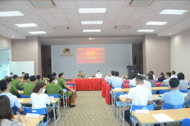 Công an huyện Sơn Tịnh tổ chức hội nghị công an lắng nghe ý kiến doanh nghiệp, người lao động