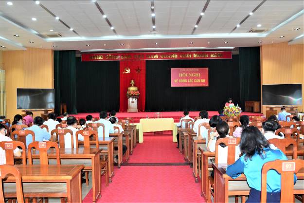Huyện ủy Sơn Tịnh tổ chức hội nghị về công tác cán bộ