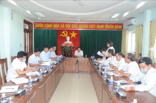 UBND huyện Sơn Tịnh làm việc với Bưu điện Sơn Tịnh về dịch vụ bưu chính công ích
