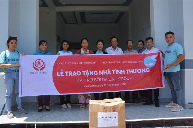 Trao tặng Mái ấm tình thương cho hội viên phụ nữ nghèo ở xã Tịnh Giang