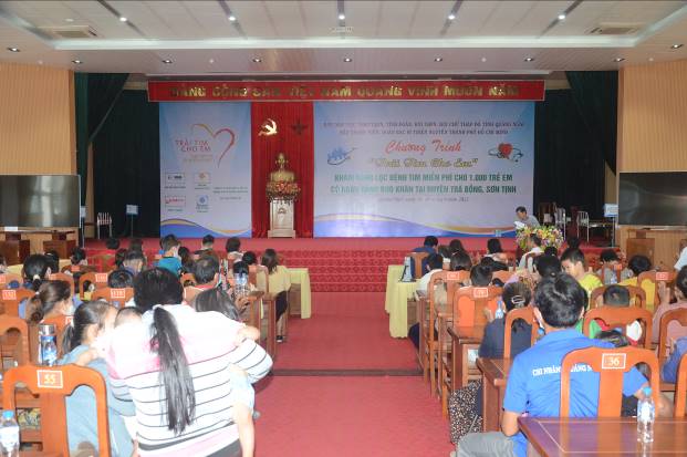 500 trẻ em có hoàn cảnh khó khăn ở huyện Sơn Tịnh được khám sàng lọc bệnh tim miễn phí