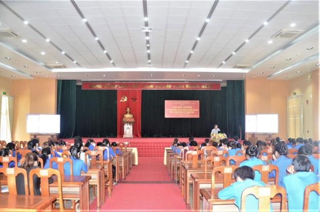 Sơn Tịnh: Tổ chức lớp bồi dưỡng lý luận chính trị và nghiệp vụ cho cán bộ đoàn thanh niên cơ sở năm 2022